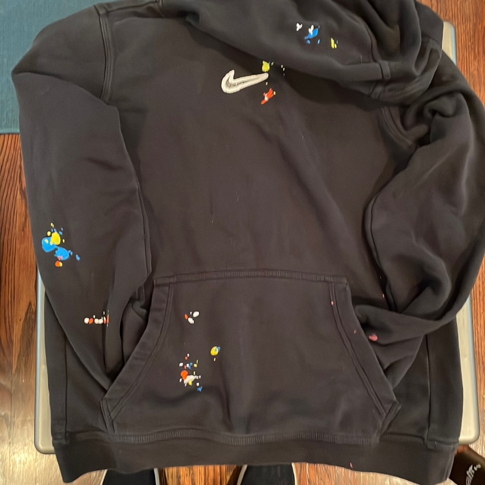 Black Nike sweatshirt boys size xl. Paint splatter edition.